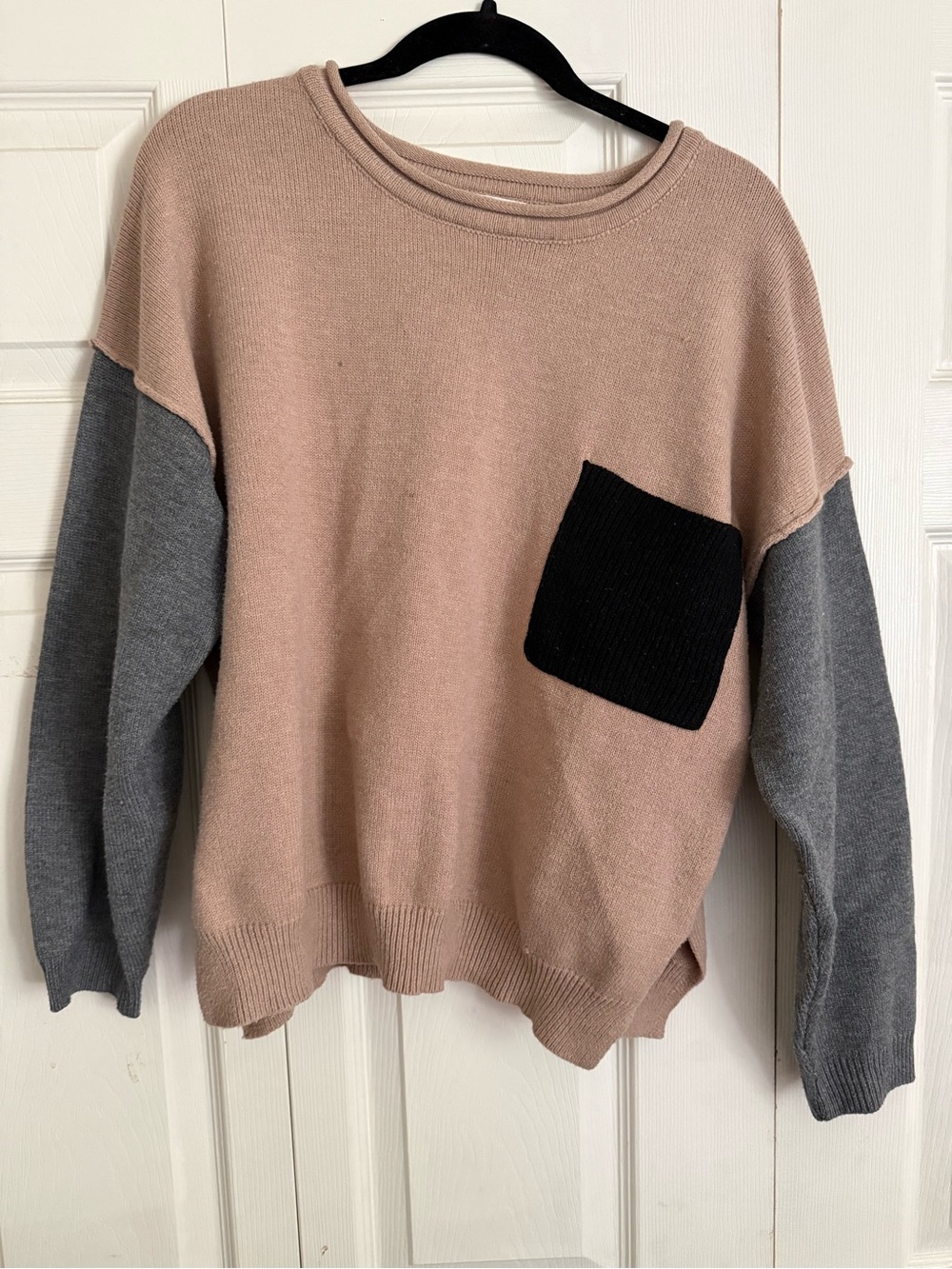 Blu Pepper Two-Tone Crewneck Sweater in Blush, Gray & Black Pocket